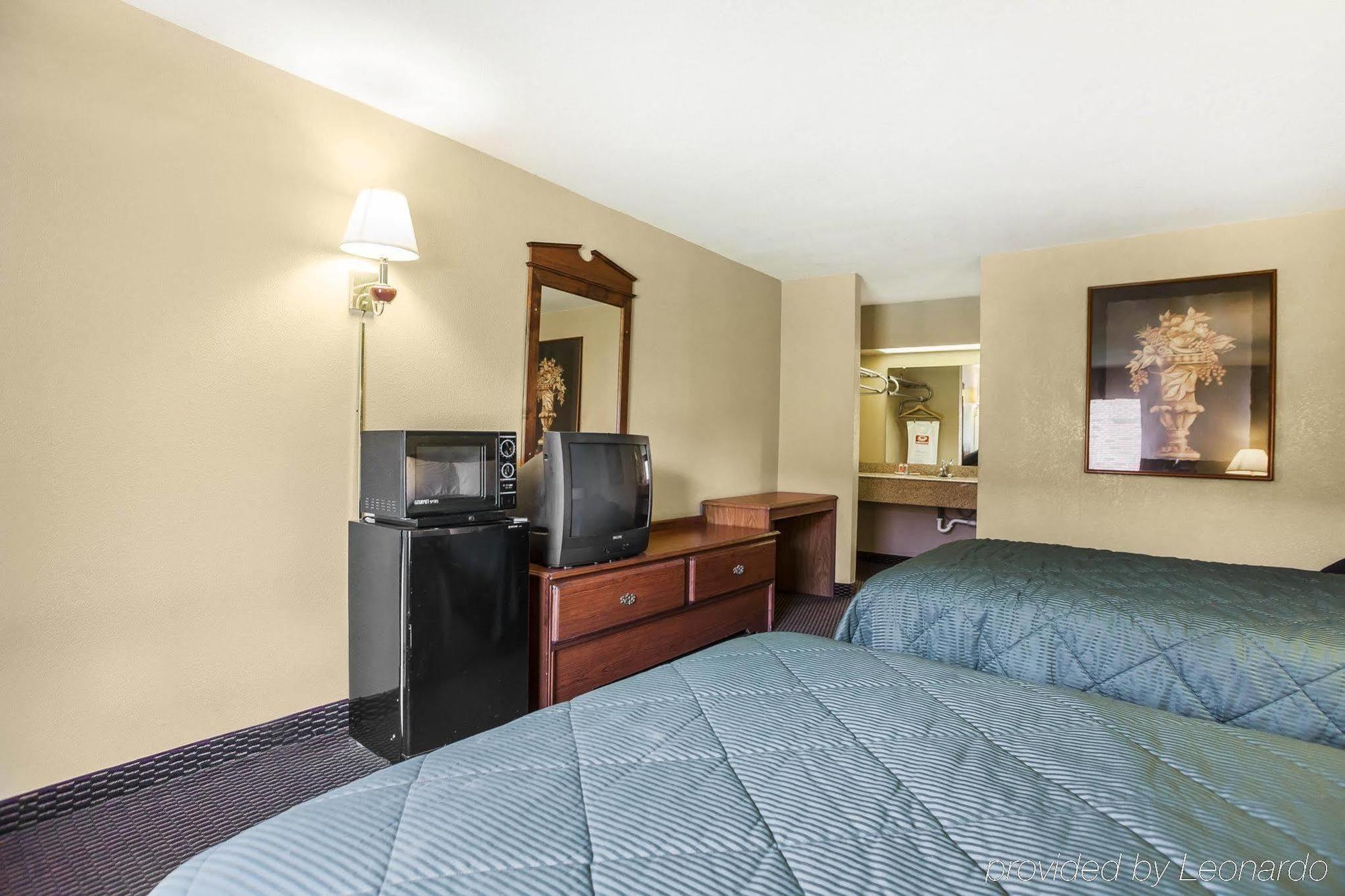 Americas Best Value Inn Hamilton Exterior photo