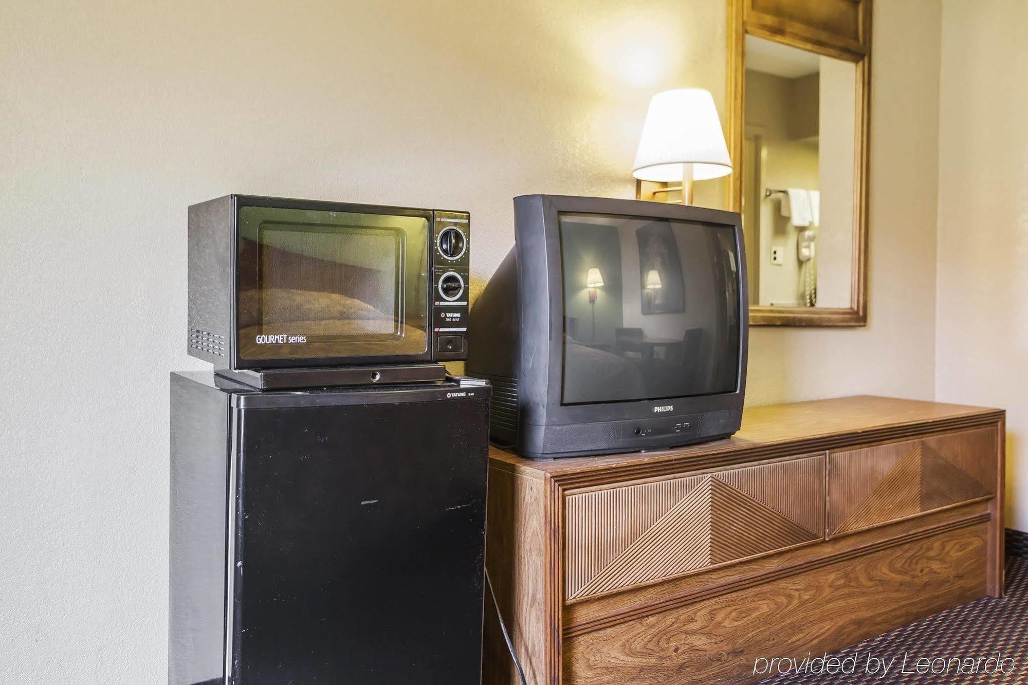 Americas Best Value Inn Hamilton Exterior photo