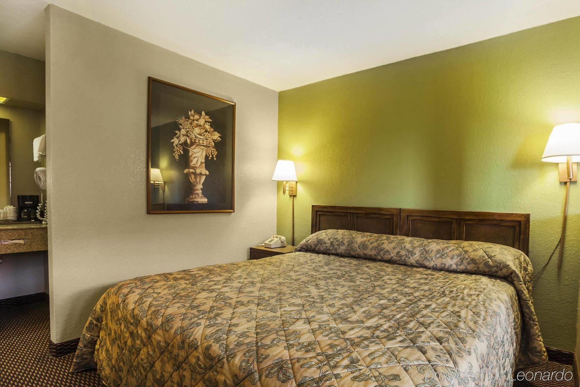 Americas Best Value Inn Hamilton Exterior photo