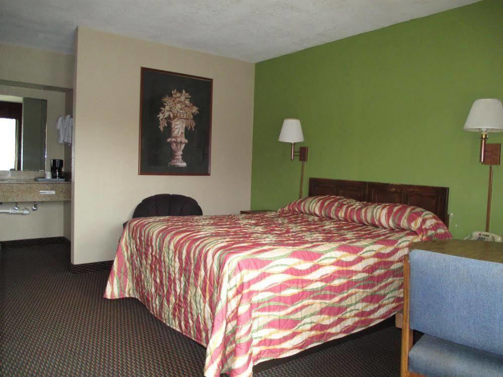 Americas Best Value Inn Hamilton Exterior photo